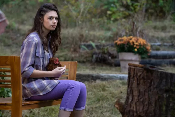 Nicole Maines als Lisa in Yellowjackets
