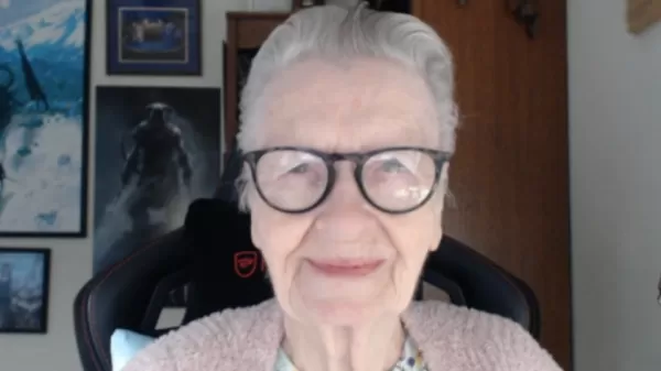 La abuela de Skyrim juega la versión remasterizada de Oblivion con el chat.